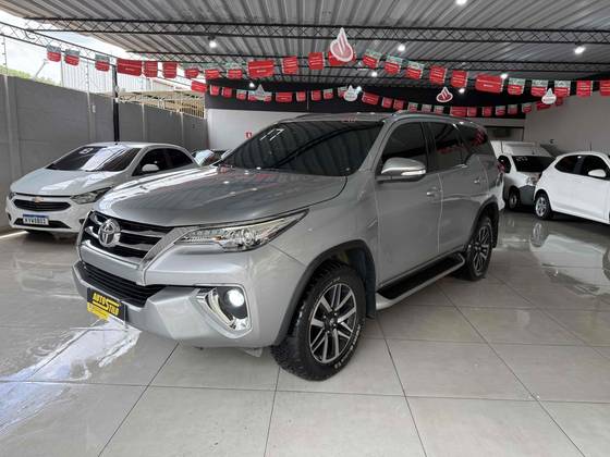 TOYOTA HILUX SW4 2.8 SRX 4X4 16V TURBO INTERCOOLER DIESEL 4P AUTOMÁTICO TOYOTA HILUX SW4 2.8 SRX 4X4 16V TURBO INTERCOOLER DIESEL 4P AUTOMÁTICO